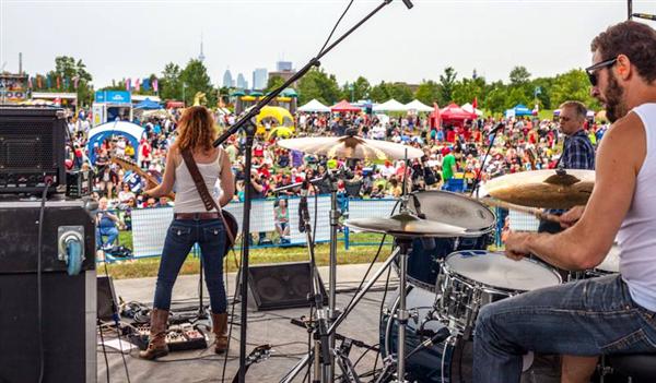 Little Foot Long Foot on Canada at Woodbine Park